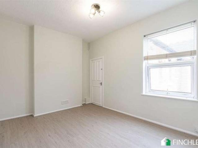 Flat for sale in Finchley, Greater London