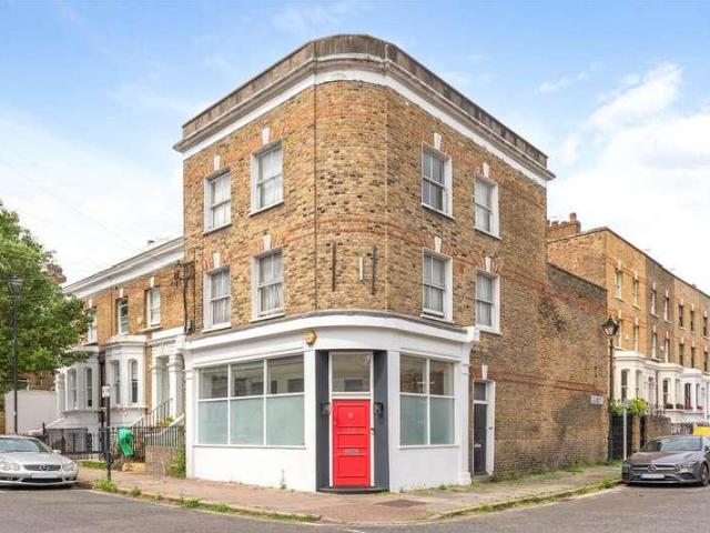 Flat for sale in Kennington, Greater London