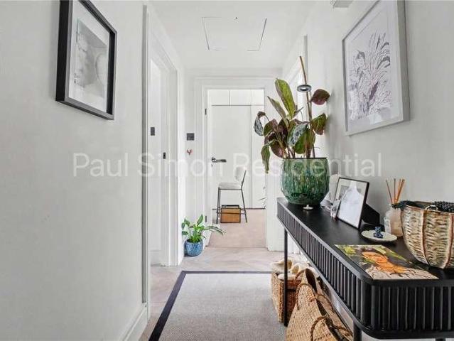 Flat for sale in Harringay, Greater London