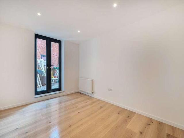 Flat for sale in London Borough of Hammersmith and Fulham, Greater London