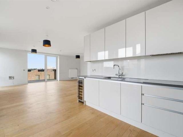 Flat for sale in London Borough of Hounslow, Greater London