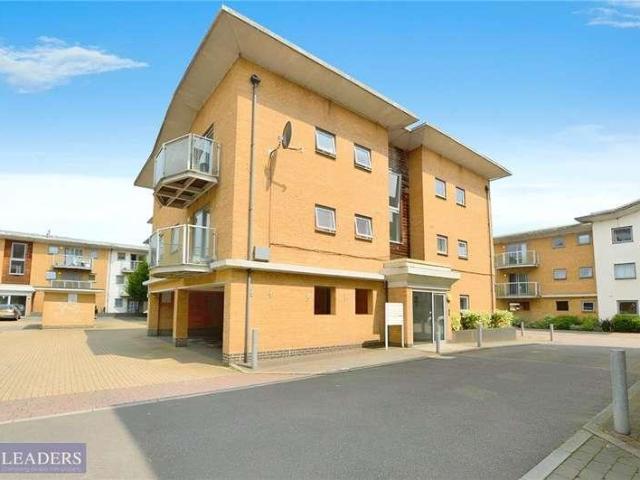 Flat for sale in Colchester, Hythe