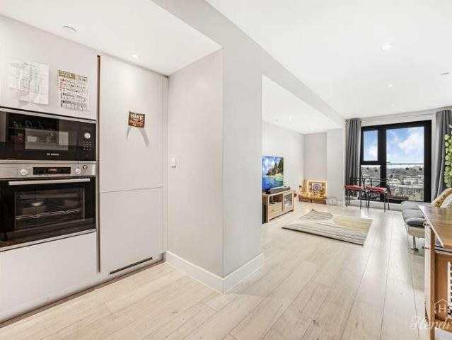 Flat for sale in Prittlewell, Southend-on-Sea