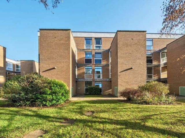 Flat for sale in The Slade, Oxfordshire