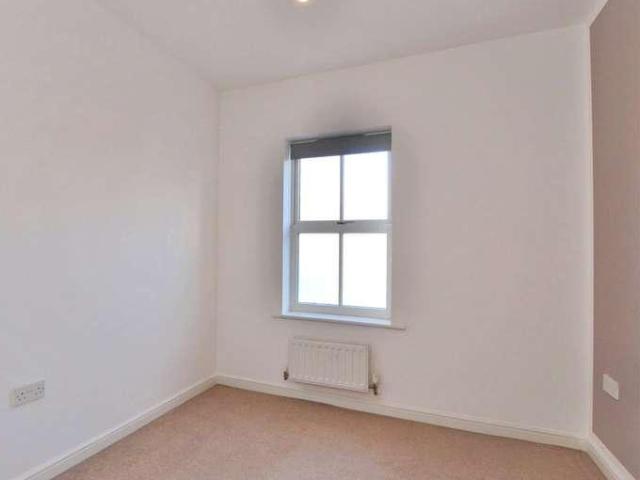 Flat for sale in Wotton Pitch, Gloucester
