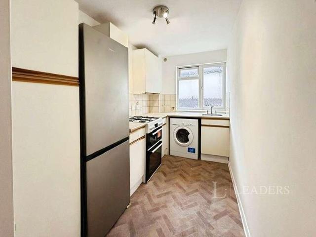 Flat for sale in Penge, Greater London