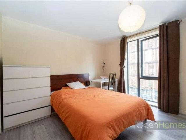 Flat for sale in Colindale, Greater London