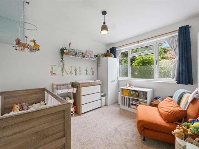 Flat for sale in Brondesbury, Greater London