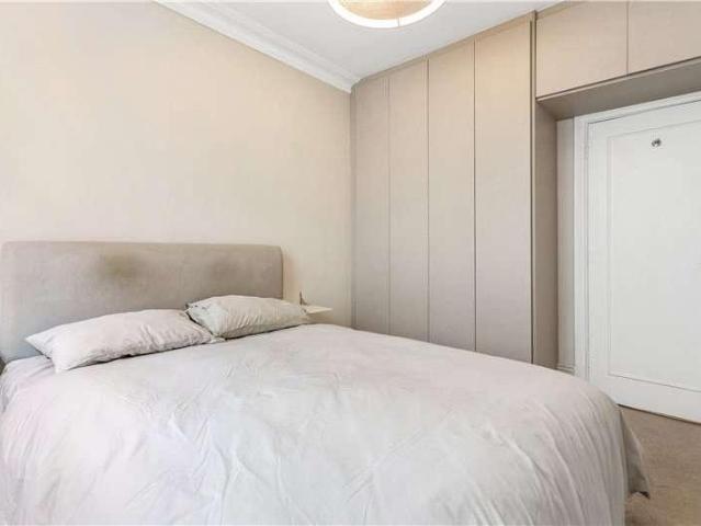 Flat for sale in South Kensington, Greater London