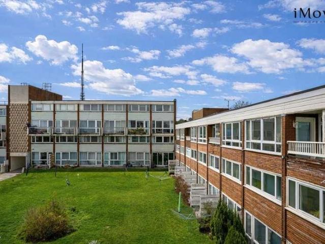 Flat for sale in London Borough of Croydon, South Norwood