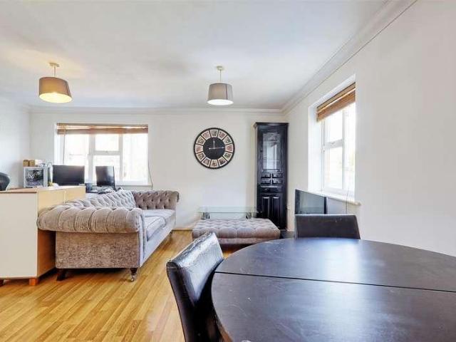 Flat for sale in Wickford