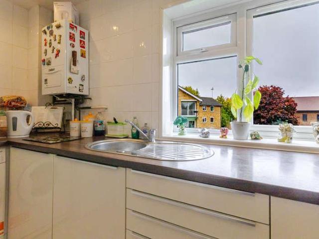 Flat for sale in North Watford, Hertfordshire
