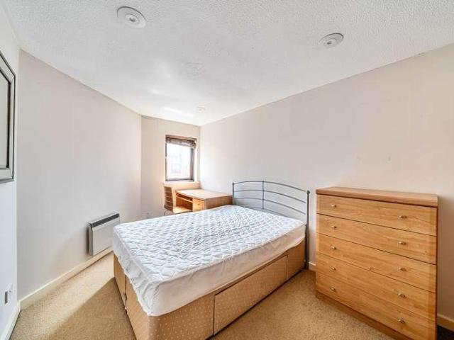 Flat for sale in The Slade, Oxfordshire
