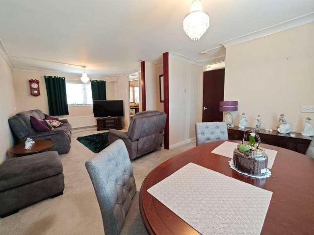 Flat for sale in Sandsfield Park