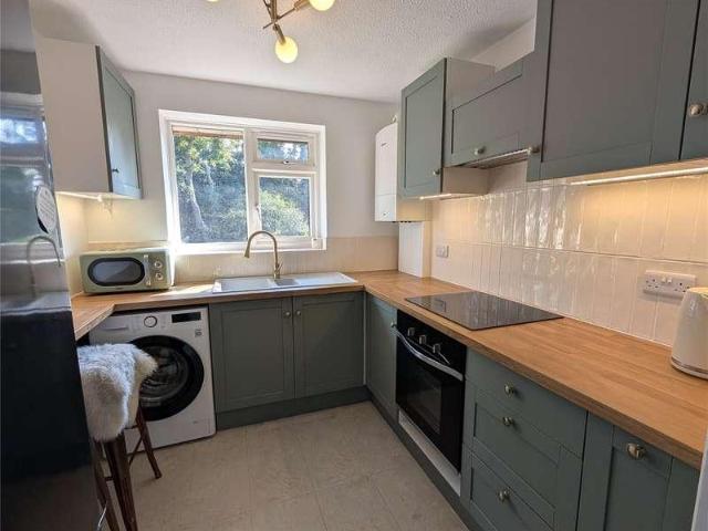 Flat for sale in North Bourne, Heol-las