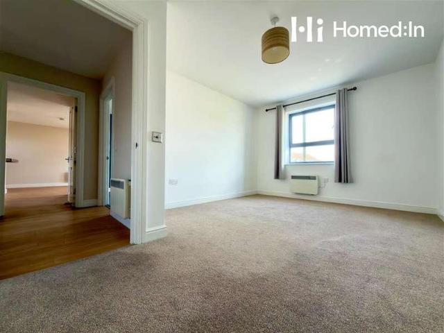 Flat for sale in Horsham, West Sussex