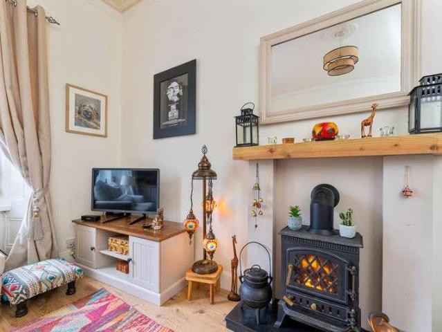 Flat for sale in Kilmacolm, Scotland