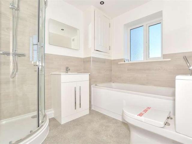 Flat for sale in Folkestone, Kent