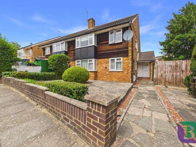 Flat for sale in Cockfosters, Greater London