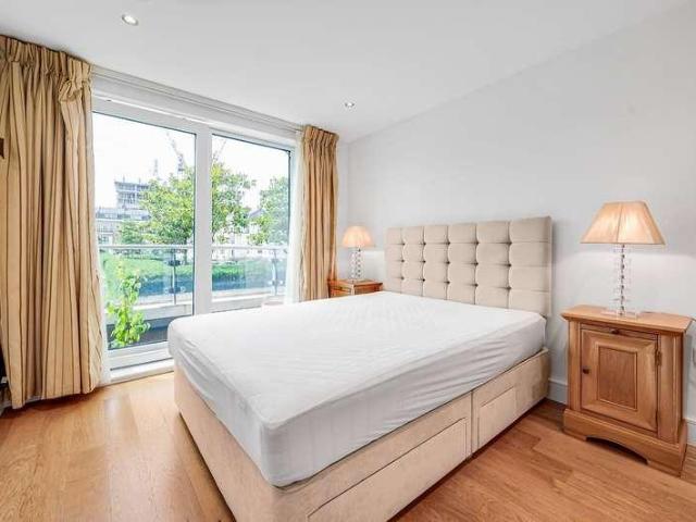 Flat for sale in Sands End, Greater London