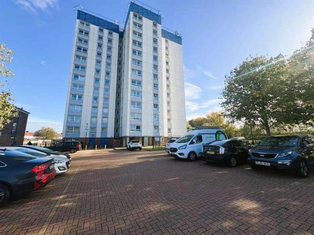 Flat for sale in London Borough of Hounslow, Greater London