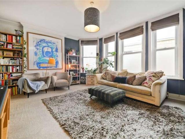 Flat for sale in West Norwood, Greater London