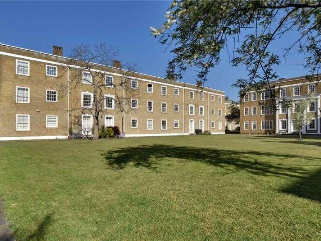 Flat for sale in East Greenwich, Greater London