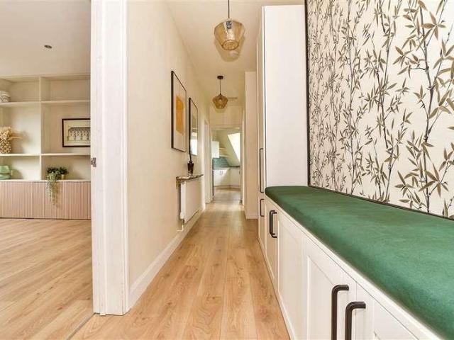 Flat for sale in Sandown Park, Kent