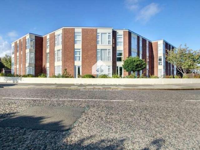 Flat for sale in Frinton and Walton, Dale Hill