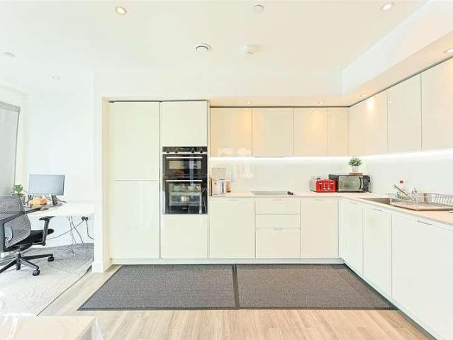 Flat for sale in Colindale Gardens, Greater London