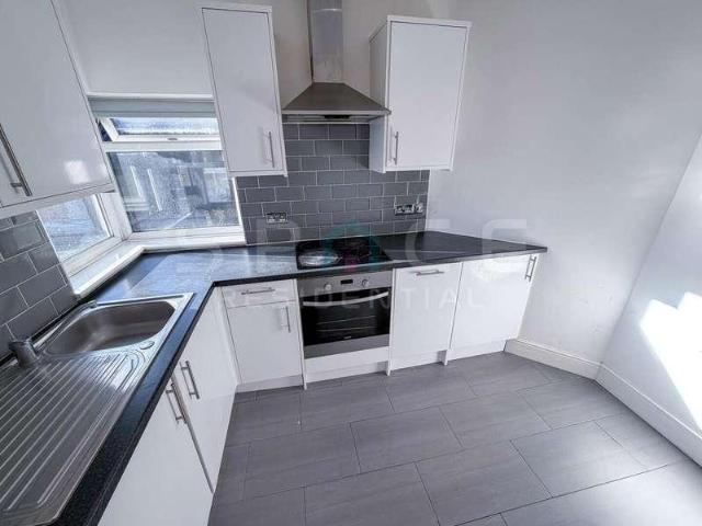 Flat for sale in Mill Hill, Greater London