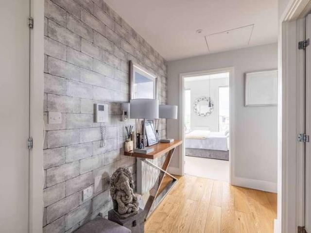 Flat for sale in Slough