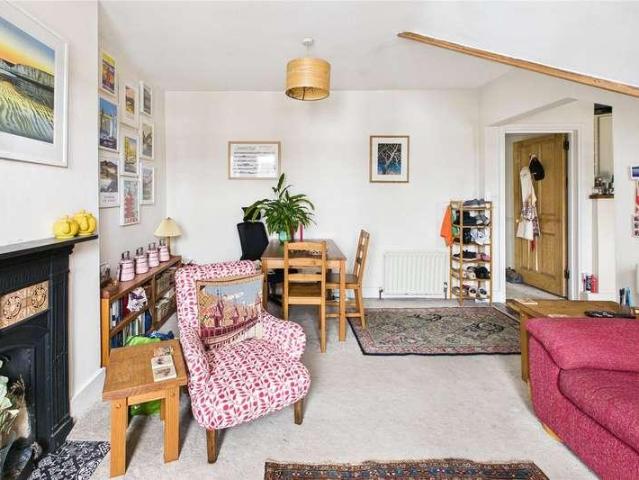 Flat for sale in Streatham, Greater London