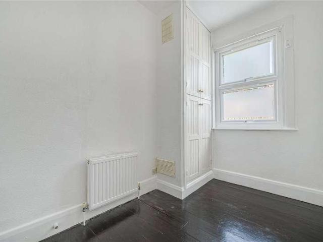 Flat for sale in London Borough of Lewisham, Greater London