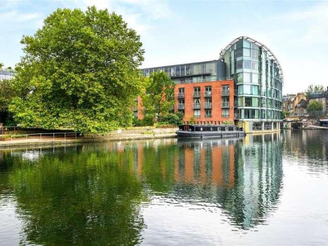 Flat for sale in Islington, Greater London