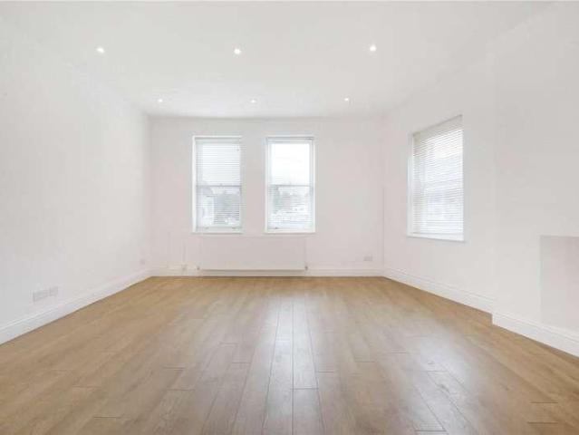 Flat for sale in Ferme Park, Greater London