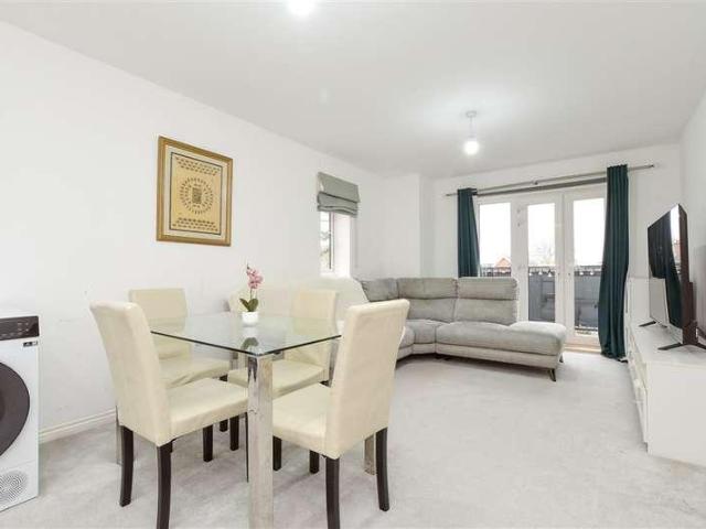 Flat for sale in Greenfields, Red Hill