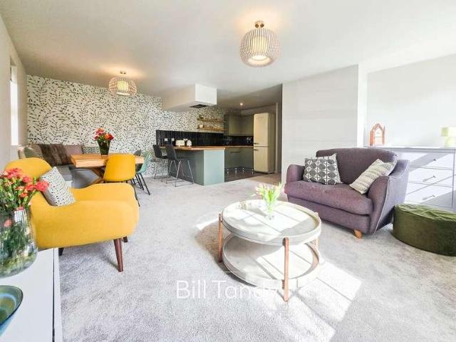 Flat for sale in Lichfield, Boley Park