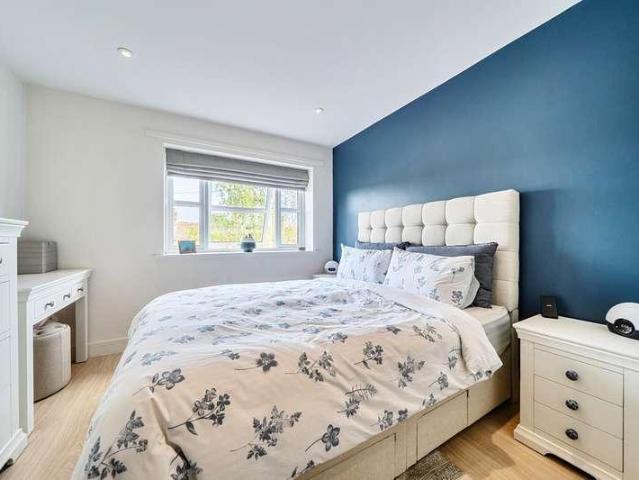 Flat for sale in Dean Court, Vale of White Horse