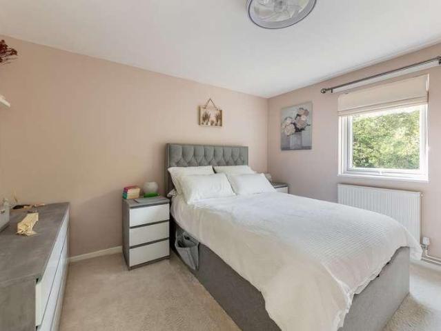 Flat for sale in Berrick Salome, Oxfordshire