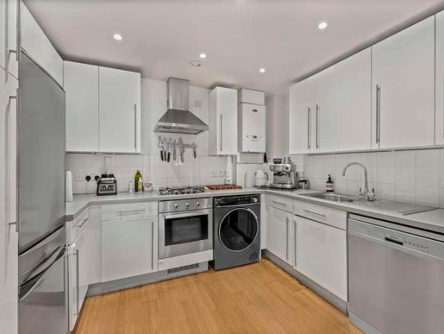 Flat for sale in Islington, Greater London