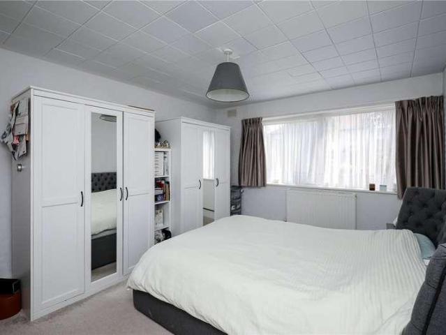 Flat for sale in London Borough of Ealing, Greater London