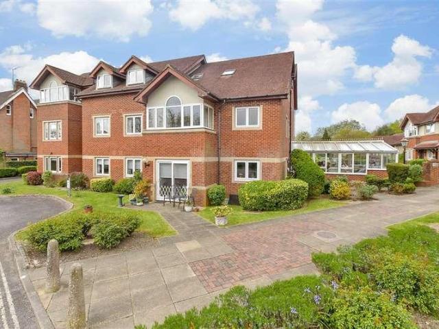 Flat for sale in Red Hill, Surrey