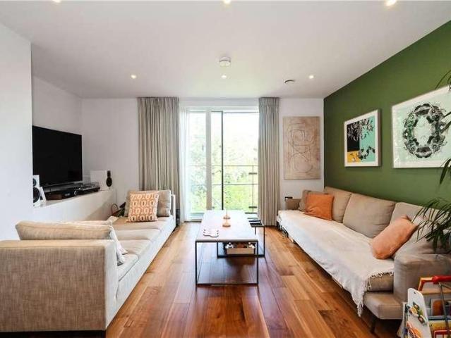 Flat for sale in West Hampstead, Greater London