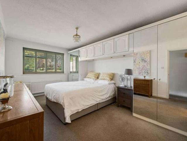 Flat for sale in Widmore, Greater London