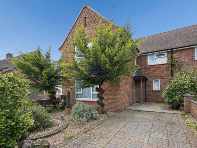Flat for sale in Iver, Iver Heath