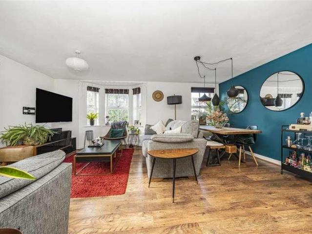 Flat for sale in Slough, Langley