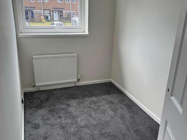 Flat for sale in Hove Edge, Bailiff Bridge