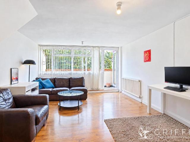 Flat for sale in Purfleet-on-Thames, Essex