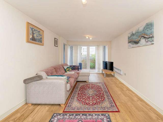Flat for sale in Isle Of Dogs, Isle Of Man